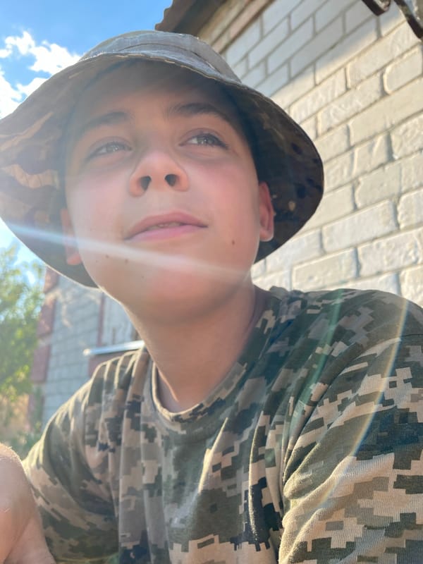 Camo selfies and cats on a summer afternoon in Nova Praha