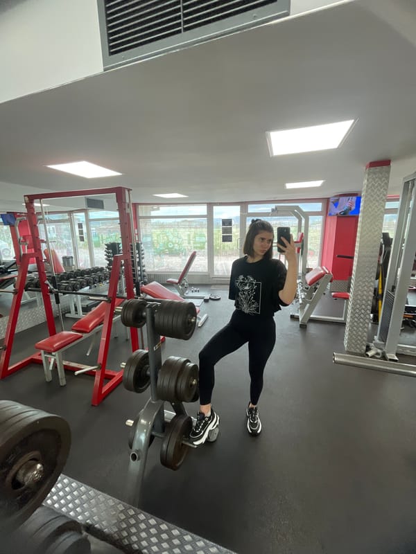 Woman takes gym selfies in Sofia fitness center
