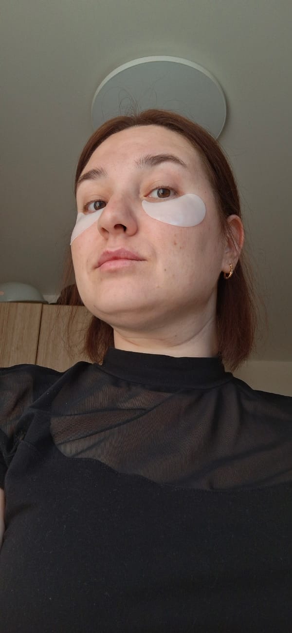 Early morning skincare routine documented in Chaikovsky, Russia