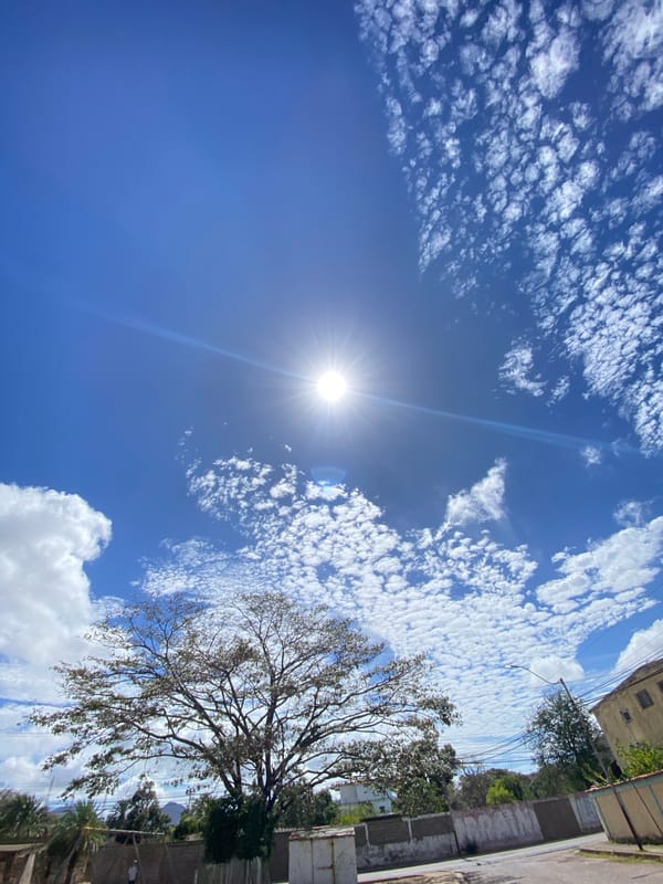 Clear skies with puffy clouds observed in Juan Griego