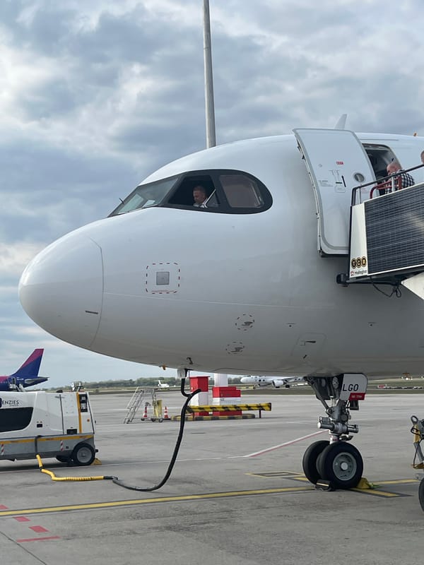 Piano performances and aircraft operations observed at Budapest airport