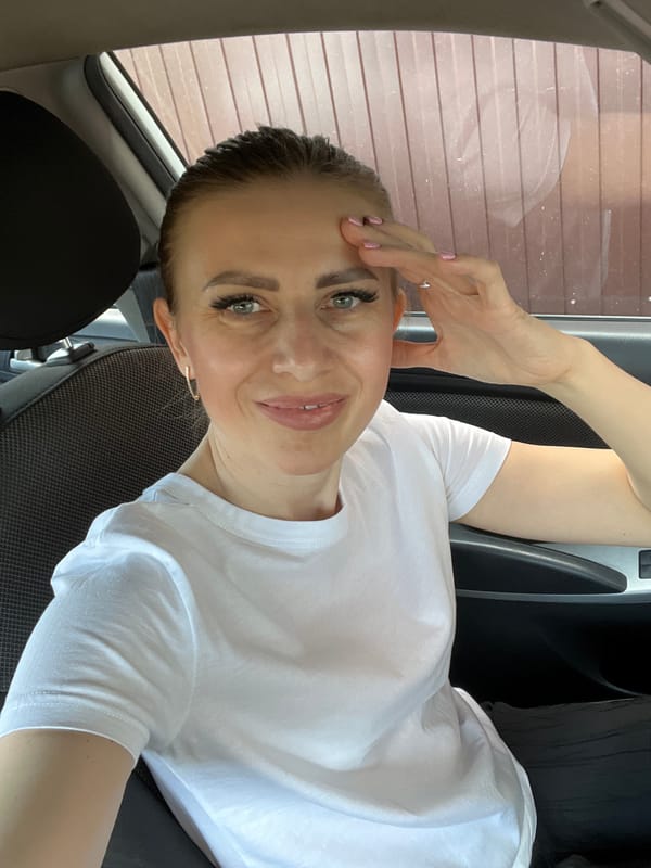 Morning in Bataysk: car selfie and a cottage cheese breakfast