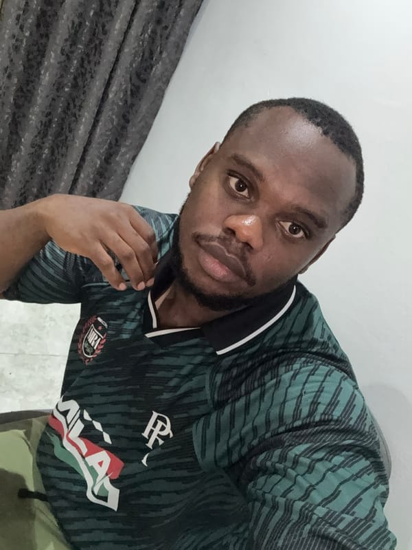 Man takes selfies in Iddo Tudunwada, Nigeria