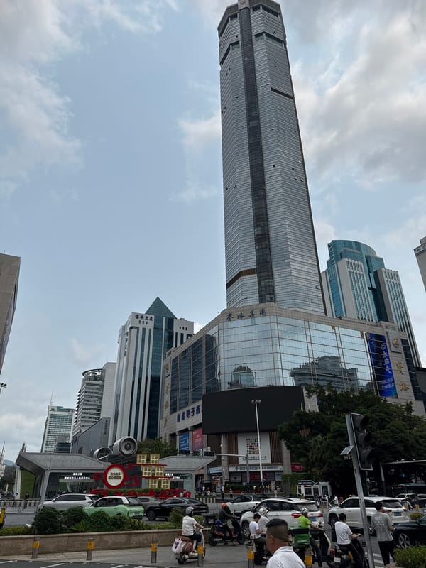Morning street scenes documented in Futian District, China