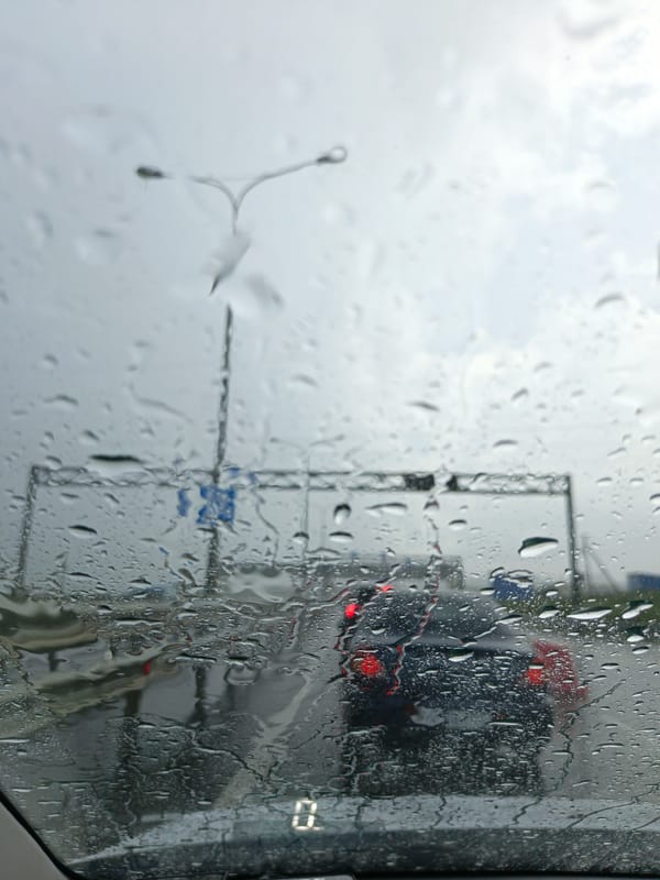 Rainy car ride through Kerch traffic