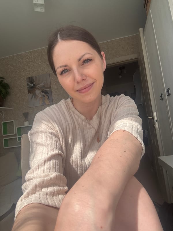 Casual portraits captured in Раздолье over morning hours