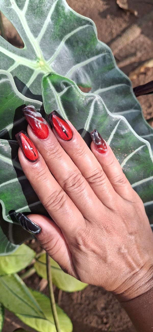 Nail art meets botanical macro photography in a Venezuelan garden