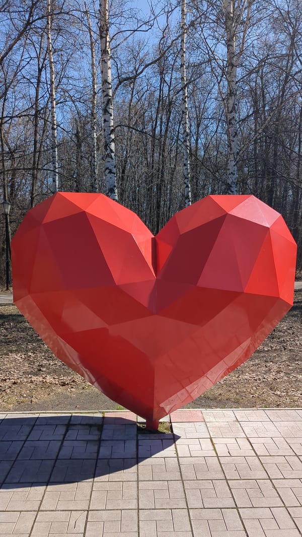 Morning scenes documented at Vinnovskaya Roshcha park in Ulyanovsk