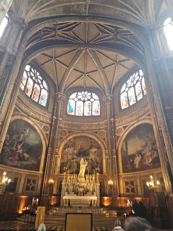 Witness documents Parisian church interior and Halles sculpture within minutes