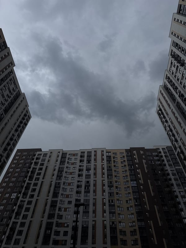 Quiet Tuesday afternoon moments documented across Lyubertsy suburb