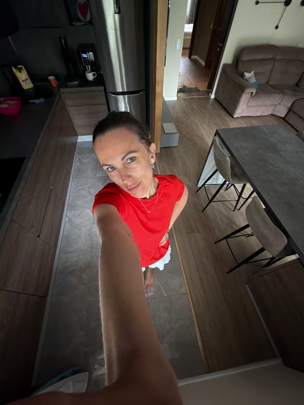Woman films kitchen selfie video in Birobidzhan, Russia
