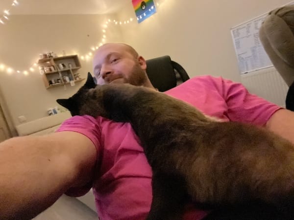 Man spends quiet evening with pets in Noviy home