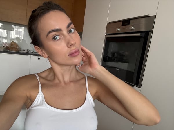 Women celebrate Easter with food and photos in Warsaw apartment