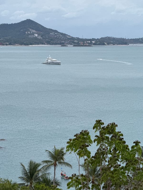 Large yacht anchored off Ko Samui coast observed