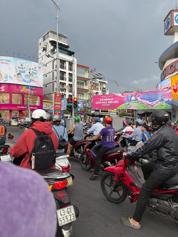 Street life and underground parking in central Đà Nẵng