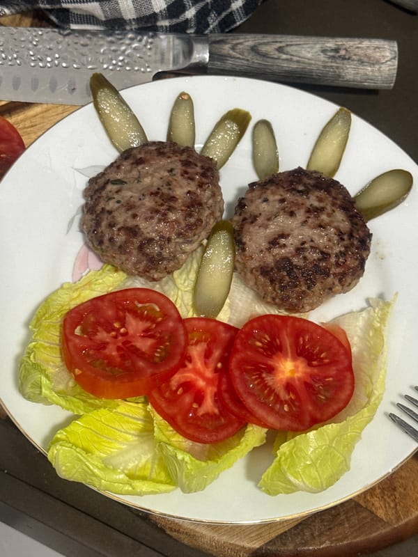Home cooking: hamburger preparation documented in Ramat Gan