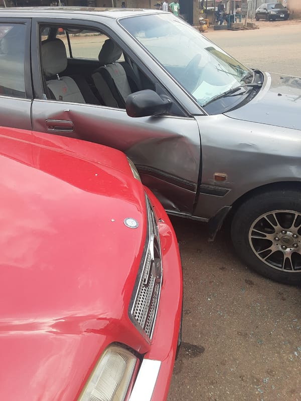 Minor two-car accident reported in Gura Top, Nigeria