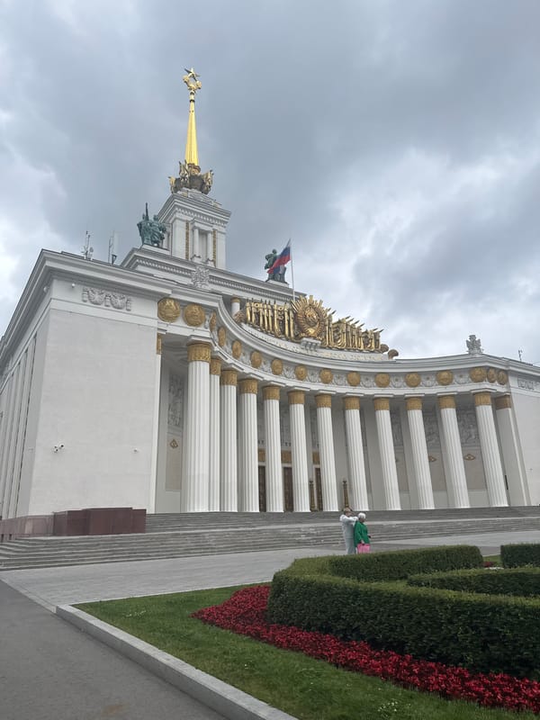 Afternoon walk through VDNKh with a regional culture fair on the side