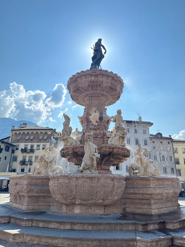 A busy afternoon around Trento's Neptune Fountain