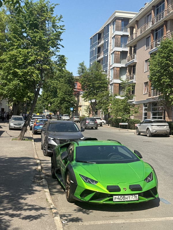 Green Lamborghini spotted on Kazan street