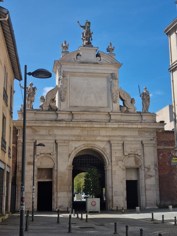 Witnesses document everyday Nancy street scenes and historic monuments