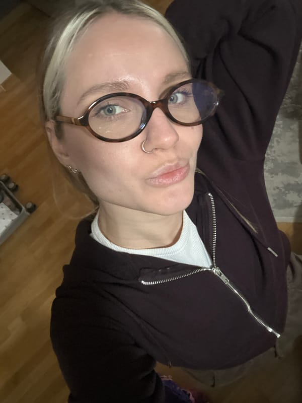 Morning hair routine captured in Esenyurt, Turkey