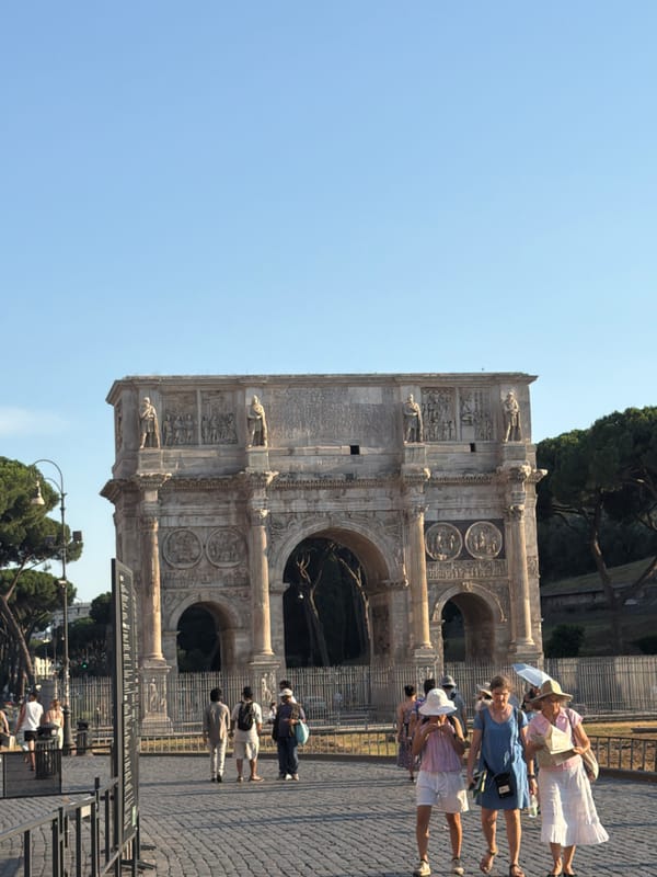 Sunny afternoon around the Colosseum and Arch of Constantine