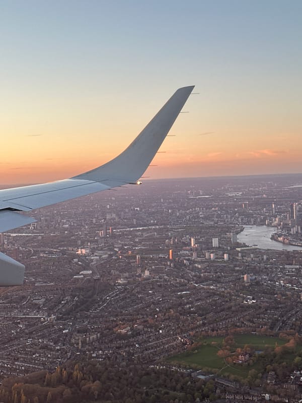 Passenger captures sunset view from airplane window over London