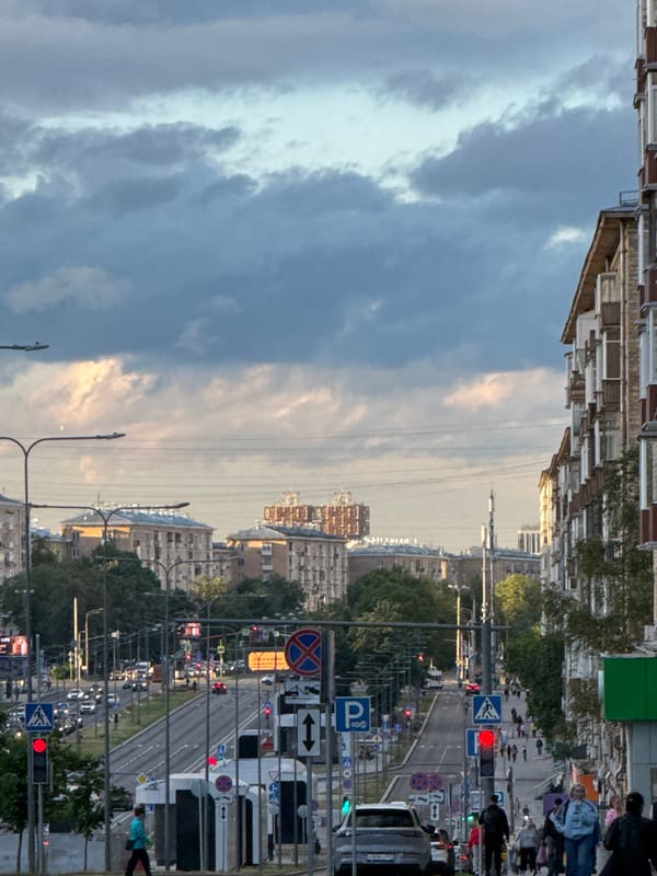 Street-level moments across a Russian city at dusk