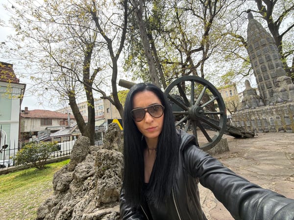 Tourist visits Pleven war memorial complex in Bulgaria