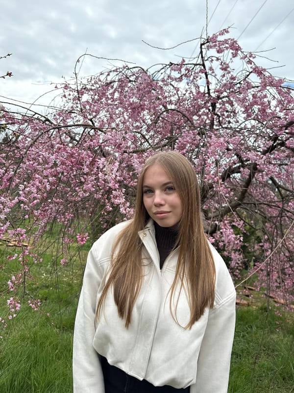 Woman documents solo photo tour of Sochi landmarks and wildlife