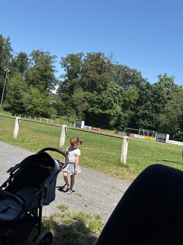 Kids hanging out on a sunny day in Beltershain
