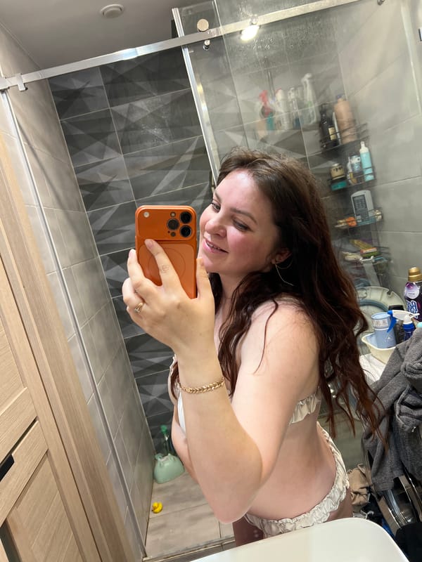 Domestic moments: selfies, family time, cat feeding in Noviy