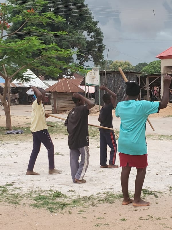 Community drumming and daily life in Mararaba before storm