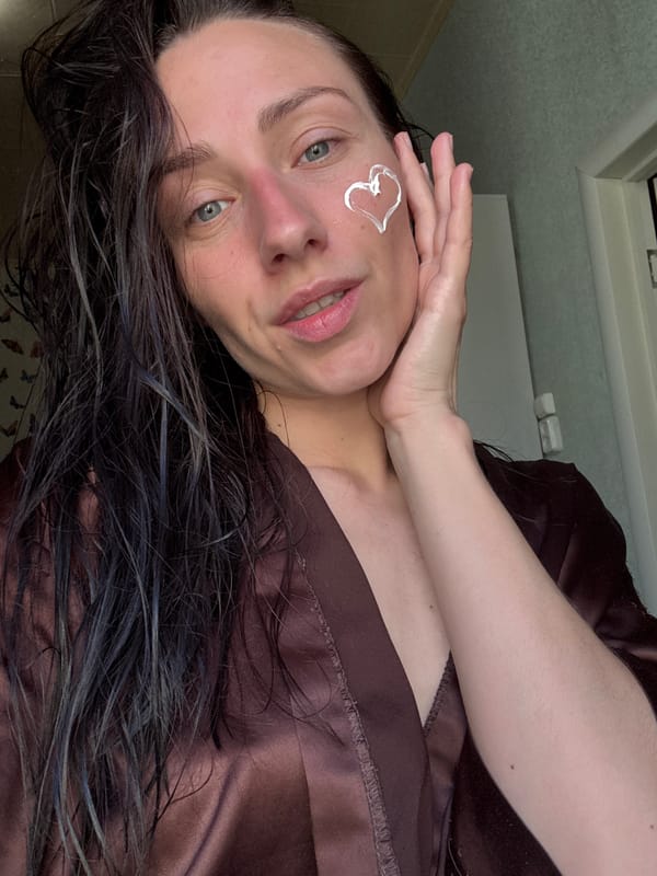 Skincare routine and cat playtime recorded in Saint Petersburg bedroom