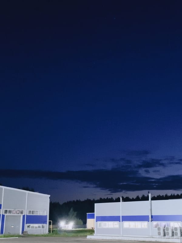 Evening sky transition documented in Noviy, Russia