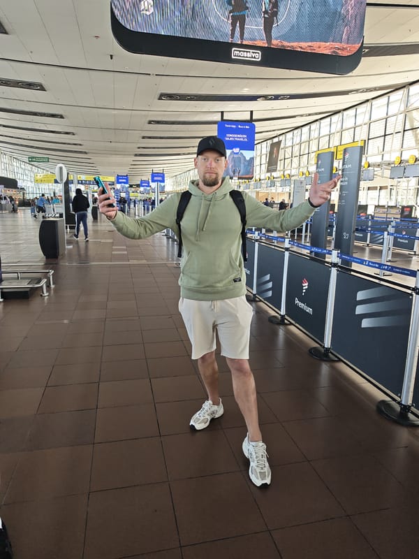 Afternoon scenes inside Santiago International Airport