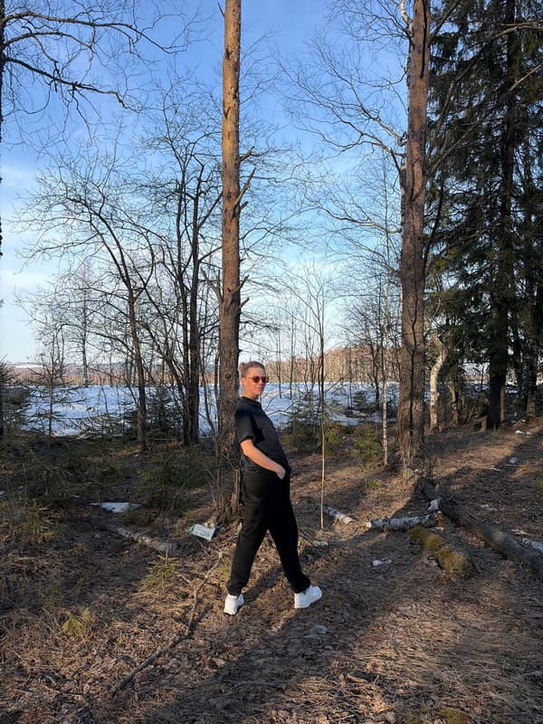 Woman observed in wooded area near Dybki, Russia