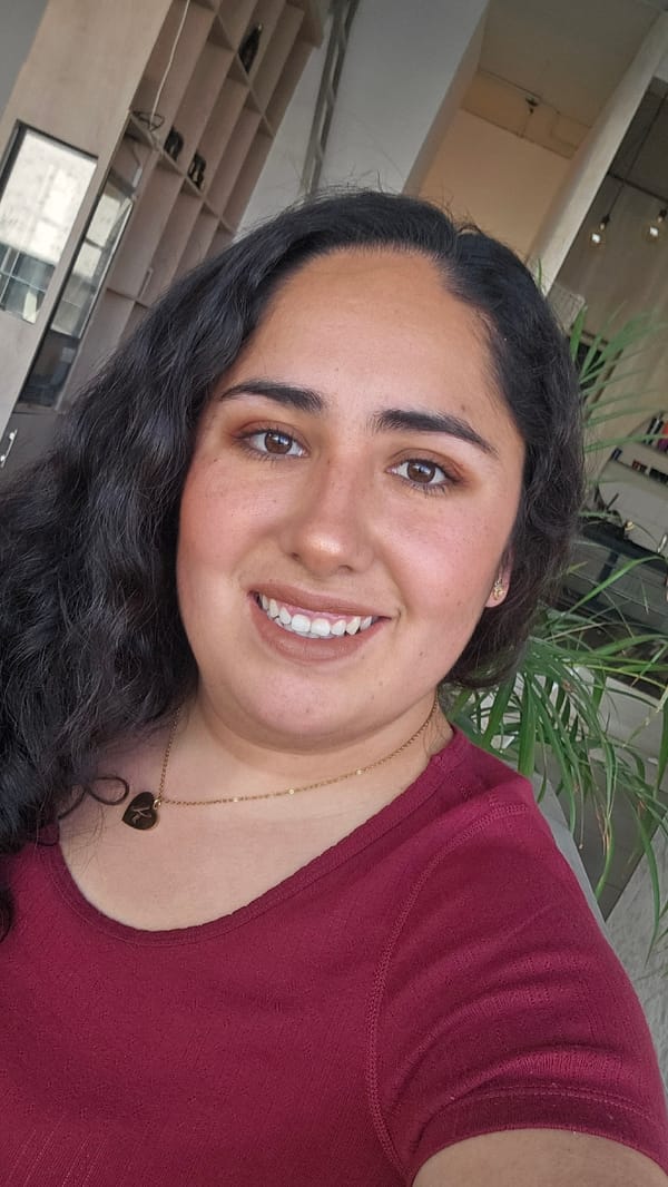 Woman documented in four moments across Puebla Thursday morning