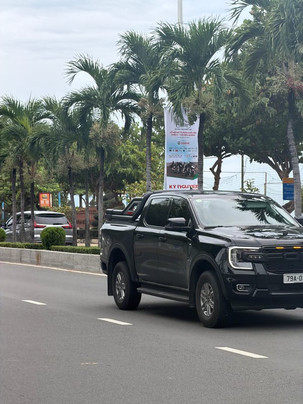 Early morning street activity documented in Nha Trang Ward