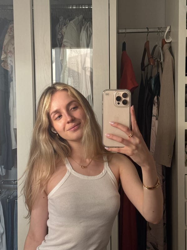 Woman takes late-night selfies in Mexico City bedroom