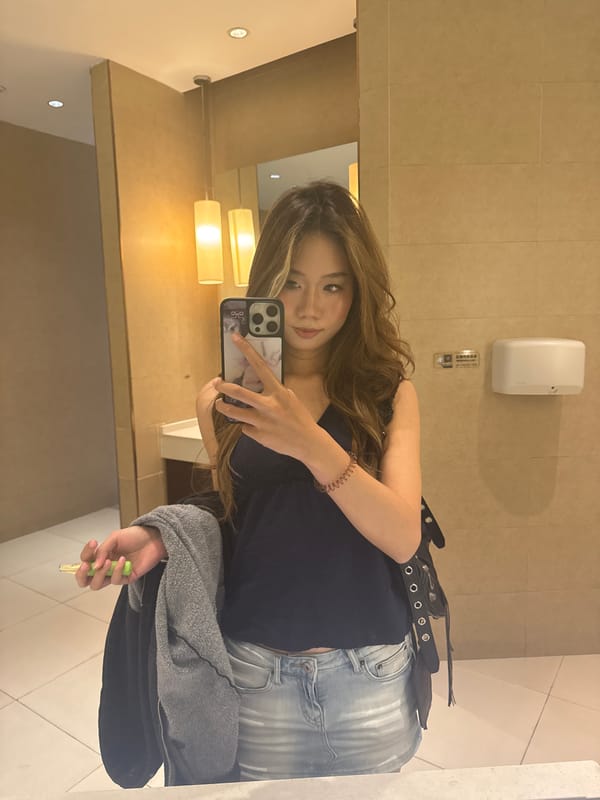 Woman takes bathroom selfies in Yuzhong District
