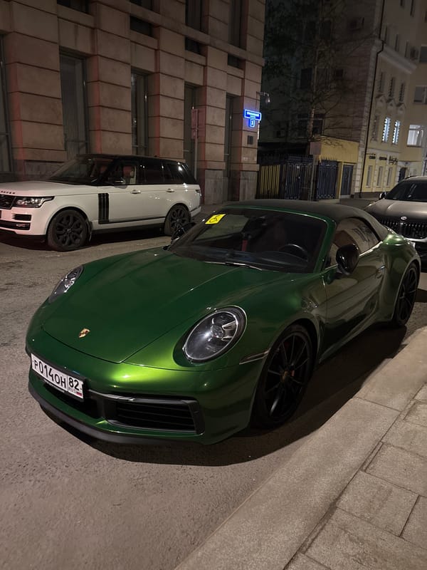 Green Porsche spotted on Moscow street at night