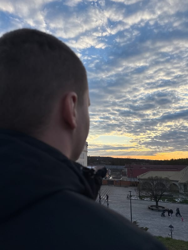 Casual afternoon activities observed in Dmitrov town square