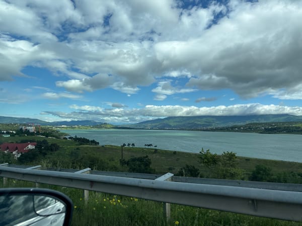 Morning drive captures scenic lake and mountain views near Tbilisi
