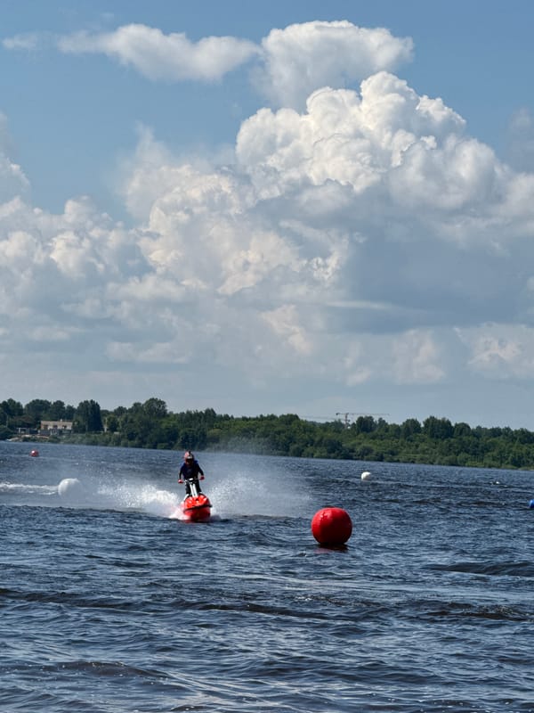 Jet ski race draws crowds to Perm waterfront