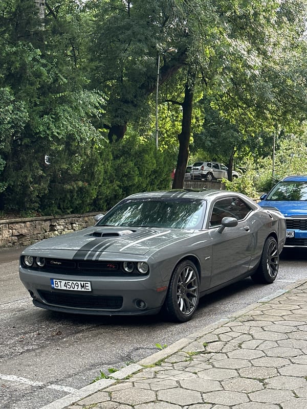 Afternoon street life documented across Veliko Tarnovo, Bulgaria