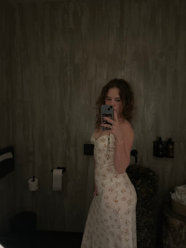 Woman documented dining and taking selfies in Krasnoyarsk