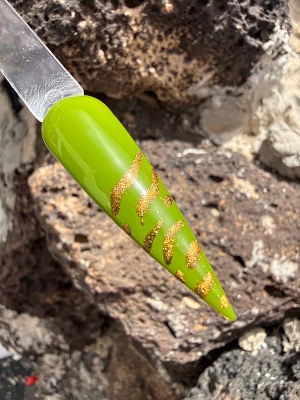 Nail artist creates samples against volcanic backdrop in Yaiza