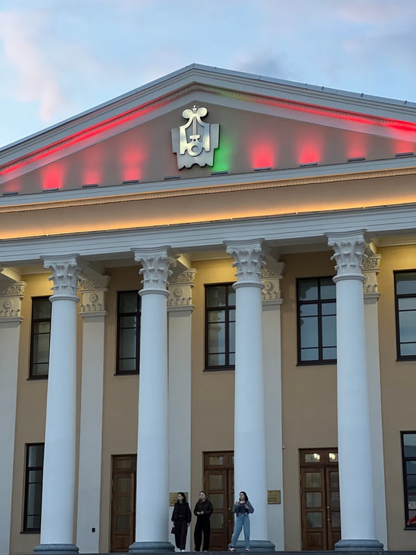 Everyday moments captured around Kazan: architecture, pets, inspirational text